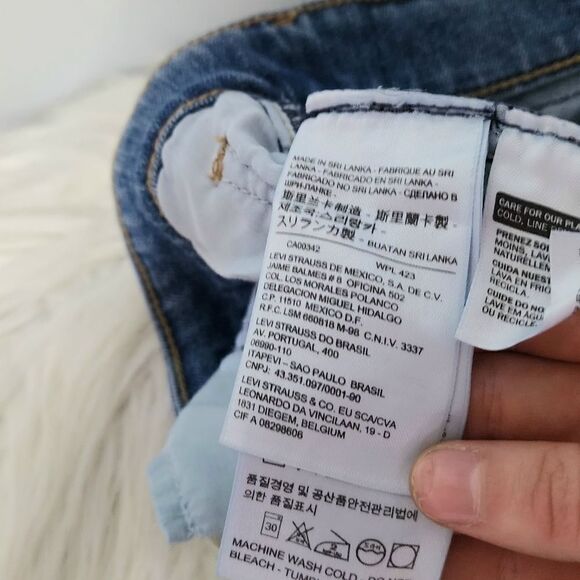Levi's 711 skinny with button details women's size 28 - Picture 8 of 10